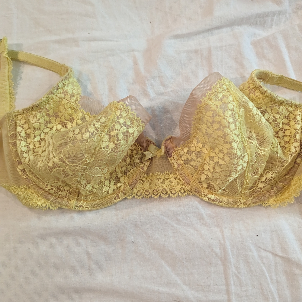 Victoria's Secret Yellow Lace Bra